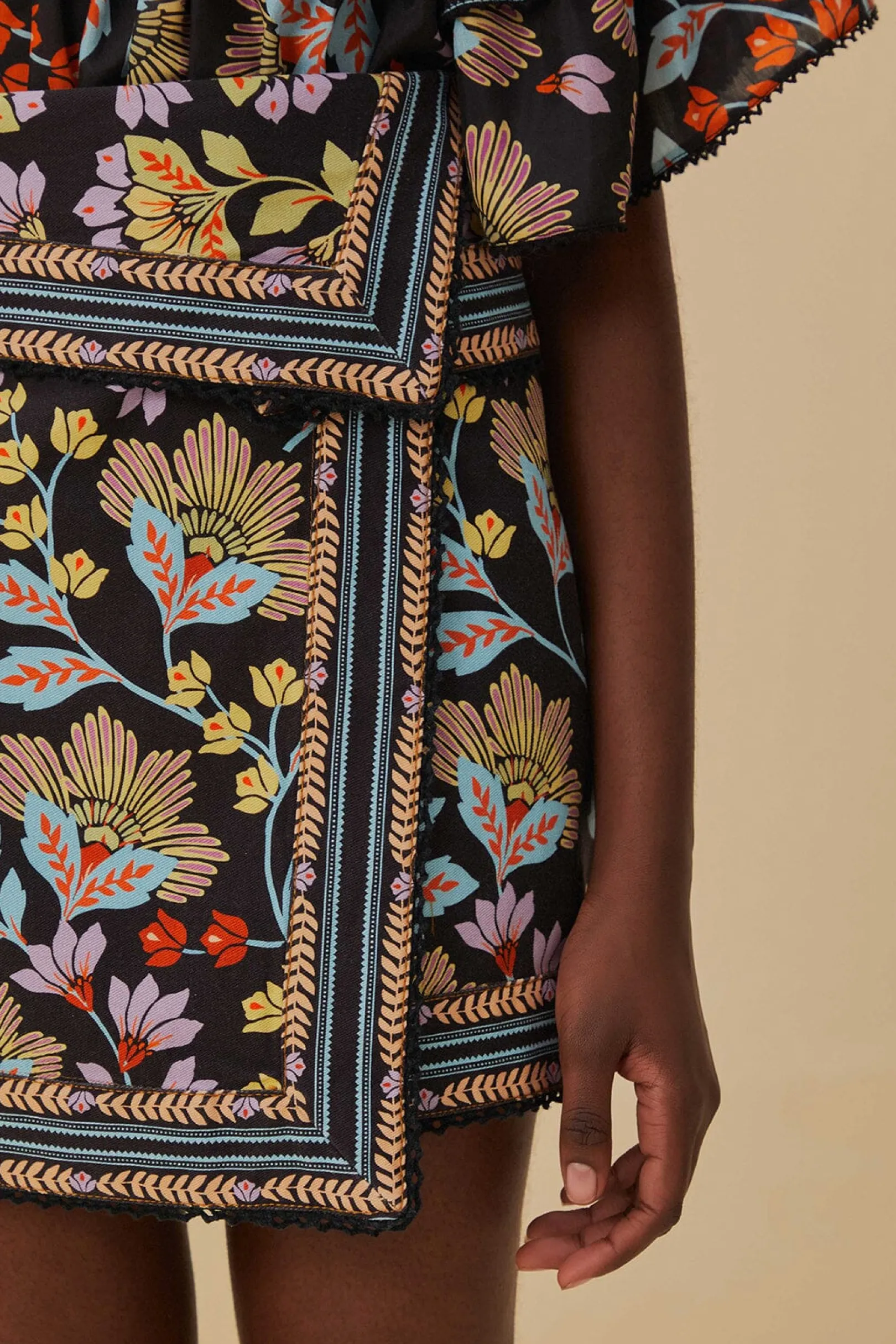 FARM Rio FLOWERY BLACK MINI SKIRT Hot