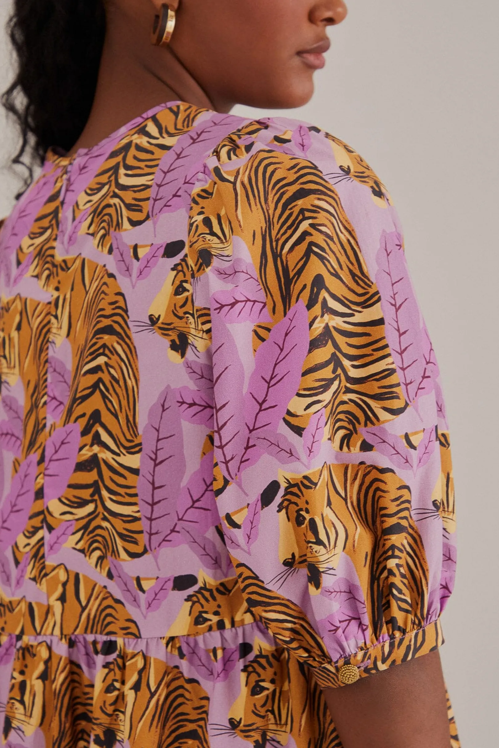 FARM Rio LAVENDER TIGER LEAVES PUFF SLEEVE MINI DRESS Discount