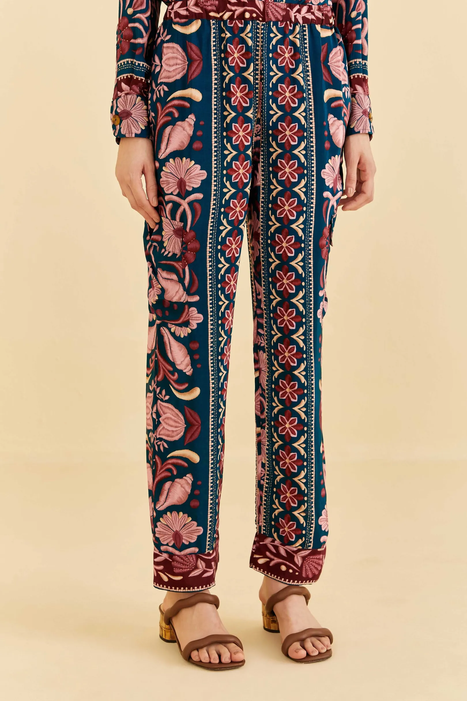 FARM Rio TEAL SEASHELL TAPESTRY CARGO PANTS Hot